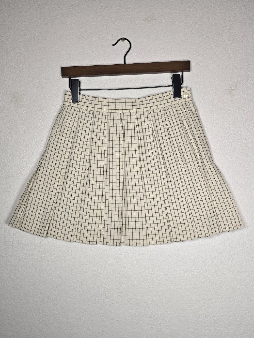 Vintage Lizsport Pleated Plaid Mini Skirt Cream Black Size 6 Academia